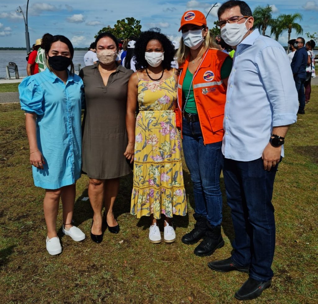 A presidente do IPMB, Edna D'Araújo, participou do plantio juntamente com secretários municipais