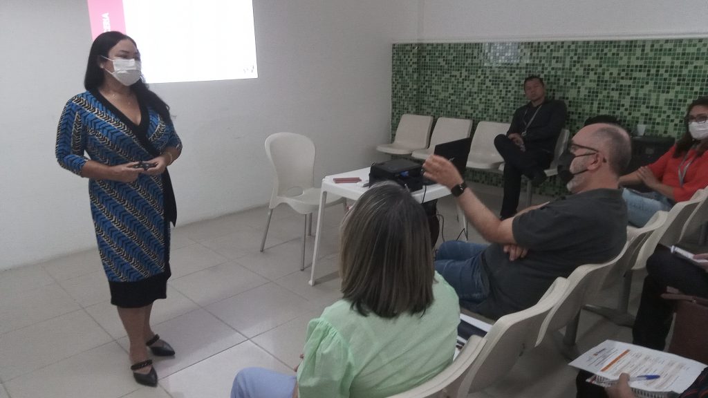 Edna D'Araújo conversou com representantes de secretarias e entidades municipais.