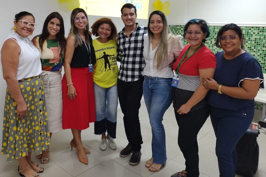 Equipe da Seção de Acompanhamento Psicossocial e palestrante.