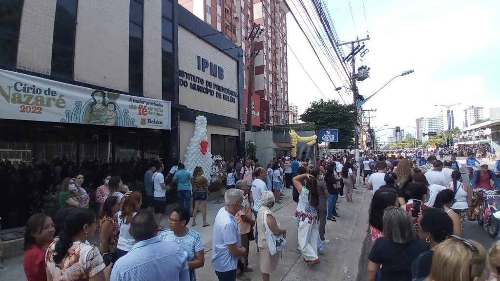 Fachada do prédio foi ornamentada para marcar homenagens.
