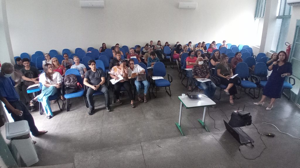 Palestra realizada em escola municipal.