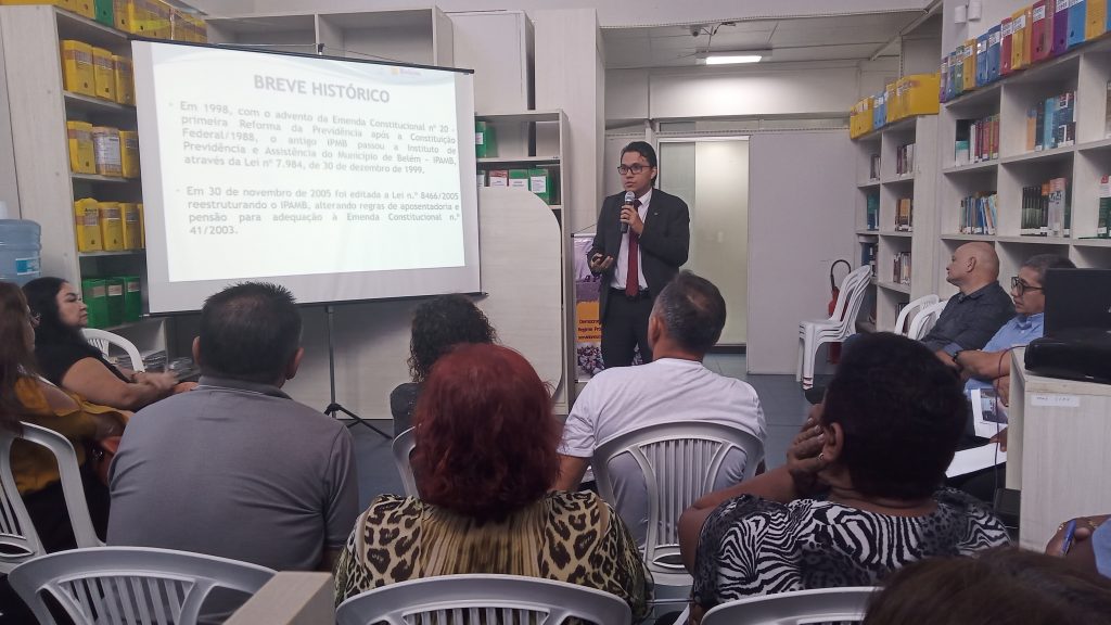 Marvyn Valente apresentou informações sobre a história da Previdência Municipal.