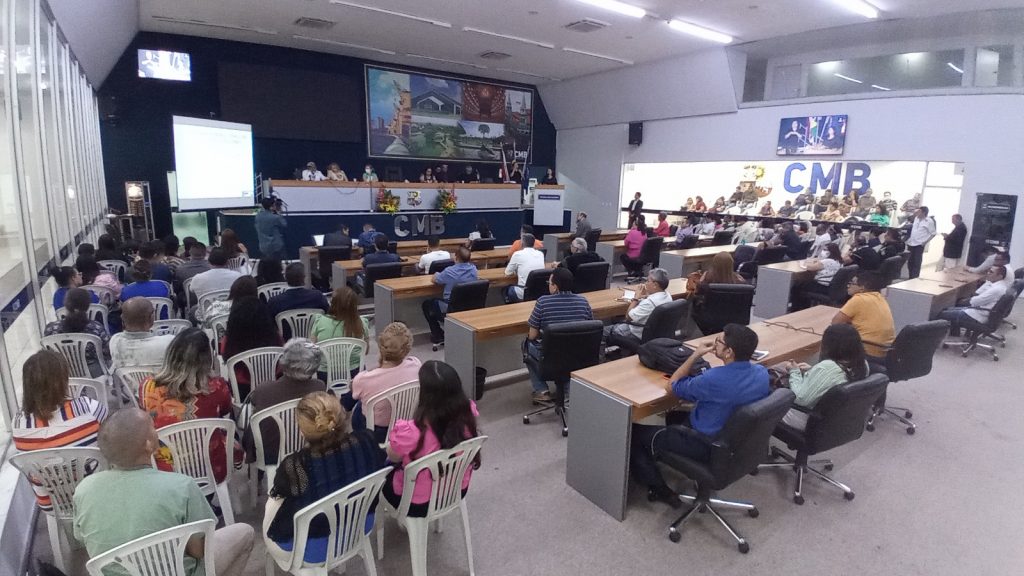 Encontro público ocorreu na Câmara Municipal.