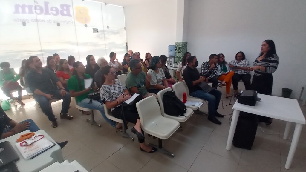 Apresentação de projeto a servidores de RHs de órgãos municipais.