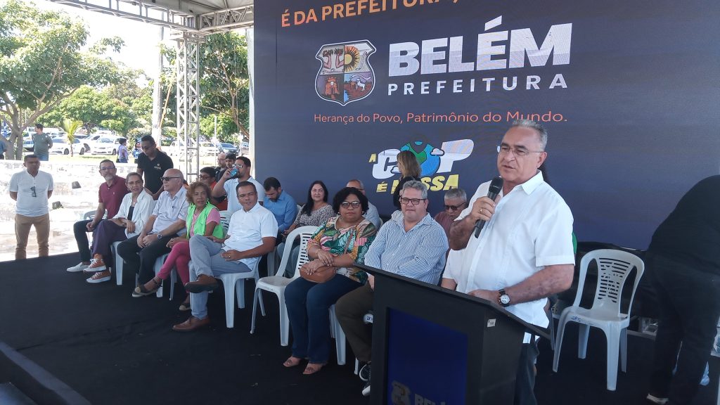 Ato de assinatura de ordem de serviço na Sacramenta.