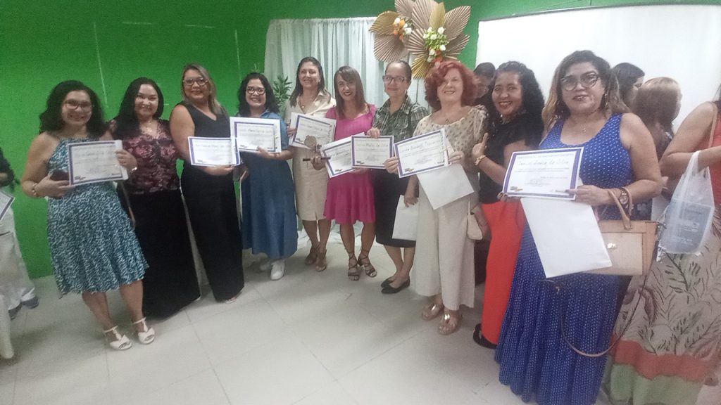 Novos aposentados homenageados no evento anterior