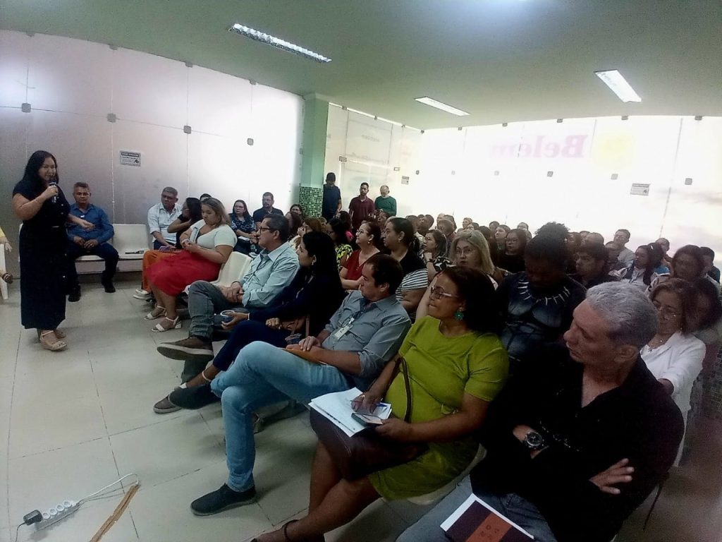 Presidenta da BELÉMPREV, Edna D'Araújo, presidiu reunião.