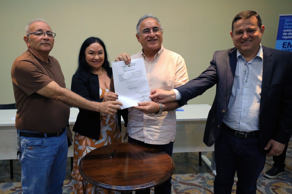 Prefeito Edmilson Rodrigues preside solenidade no Palácio Antonio Lemos