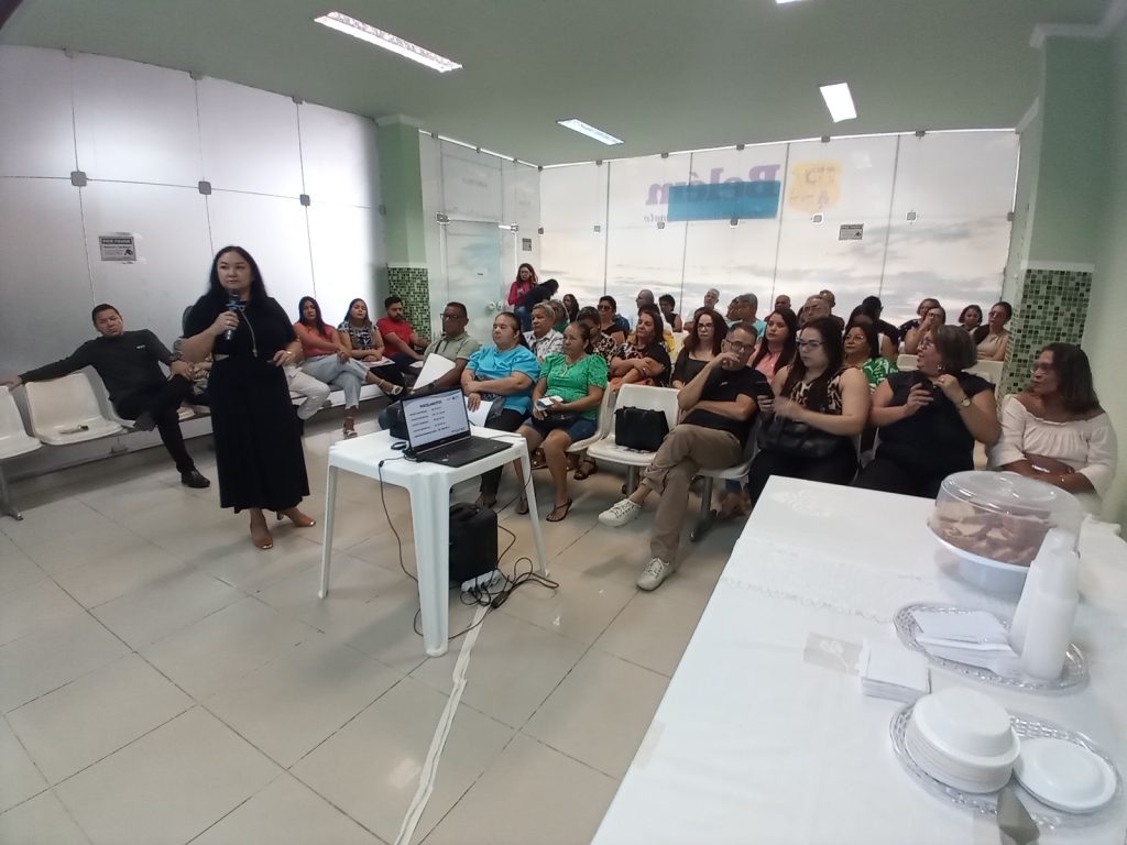 Edna D'Araújo presidiu palestra aos novos aposentados