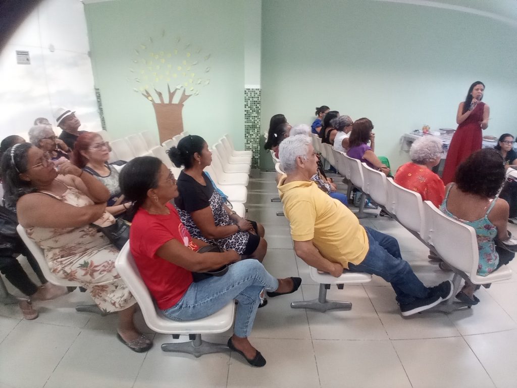 Psicóloga esteve à frente de palestra