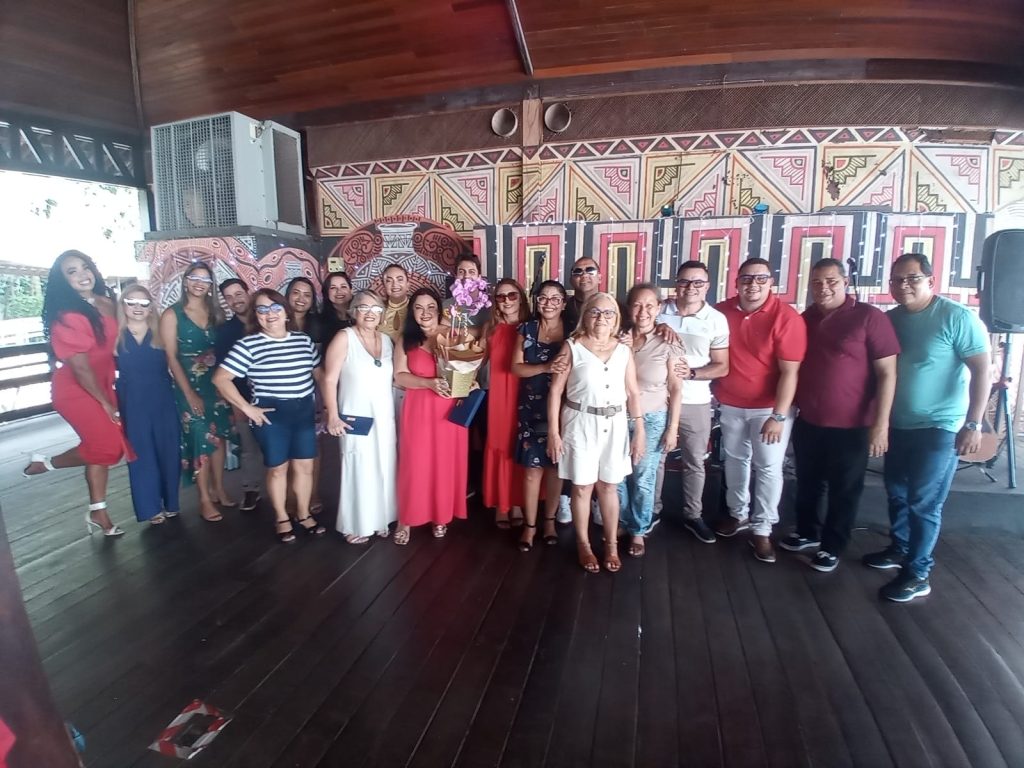 Equipe do DAFI entregou homenagens às Edna D'Araújo e Sulamita Rodrigues